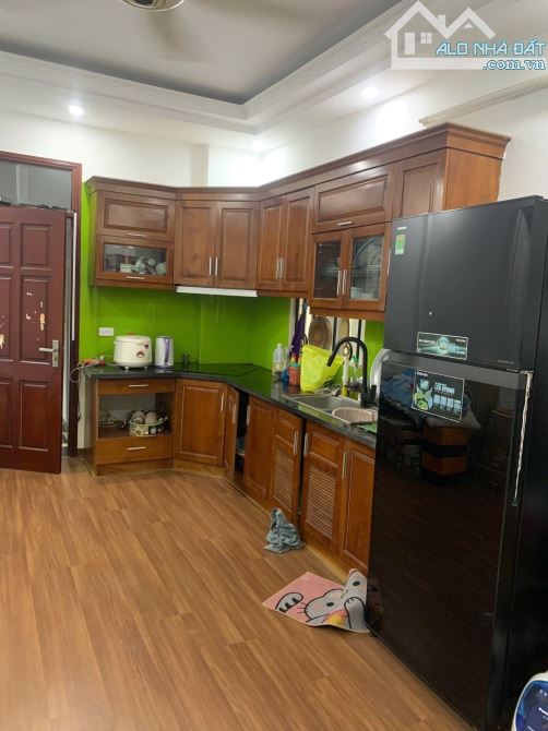 Bán Nhà Phố Tân Mai Lô Góc Ô Tô Đỗ Cổng Sát Hồ Đền Lừ, 35m 5T giá 9.2 tỷ