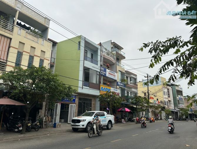 Bán Nhà Đường Lê Thạch, Ngay Mặt Tiền Bến Xe- Gần Tôn Đức Thắng - giá 4,9Tỷ-Quận Cẩm Lệ