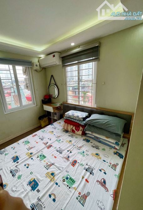 Chung cư mini lạc long quân 50 m 2pn.lô góc.