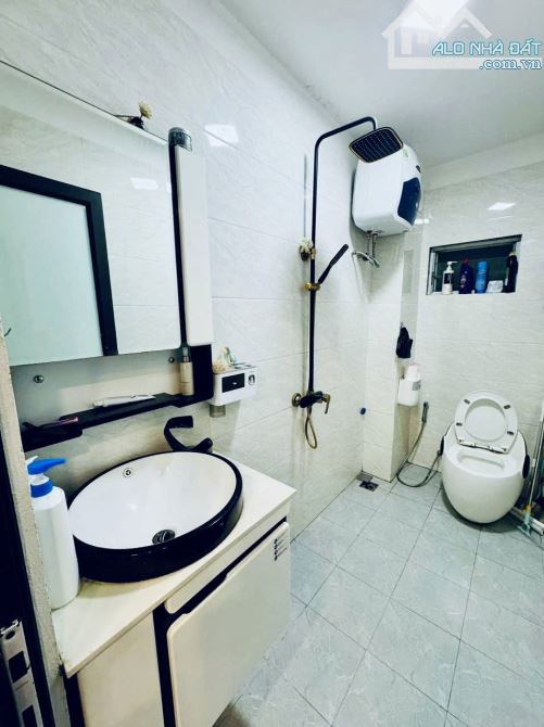 Chính chủ bán gấp nhà mới, ngõ nông, 46 Quan Nhân, Cầu Giấy. DT: 40m2 – 7 tầng. 8,6 tỷ.