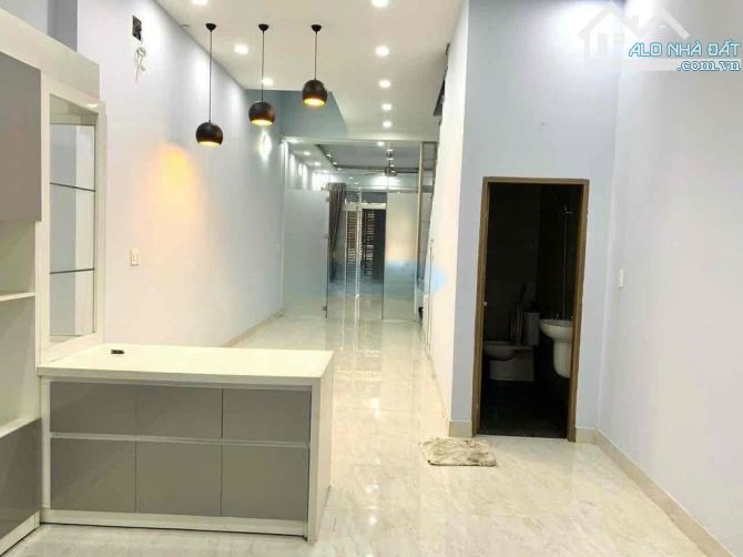 Nhà cho thuê nguyên căn mặt tiền đường Tân hương 4,2x25m 3L nhà mới