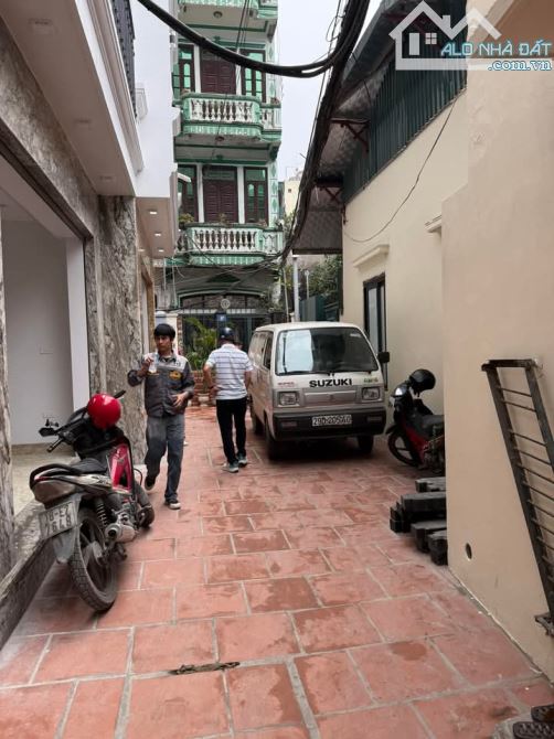Nhỉnh 11 tỷ có ngay nhà Cầu Giấy lô góc, thang máy, ô tô, DT 37m, 7 tầng, MT4m