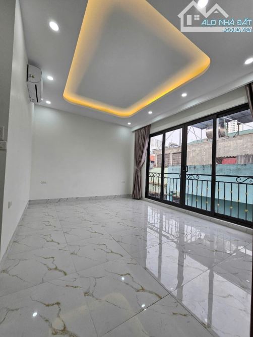 - Bán nhà đường Trần Cung, sát phố, nội thất xịn sò, 30m2, 9.2 tỷ.