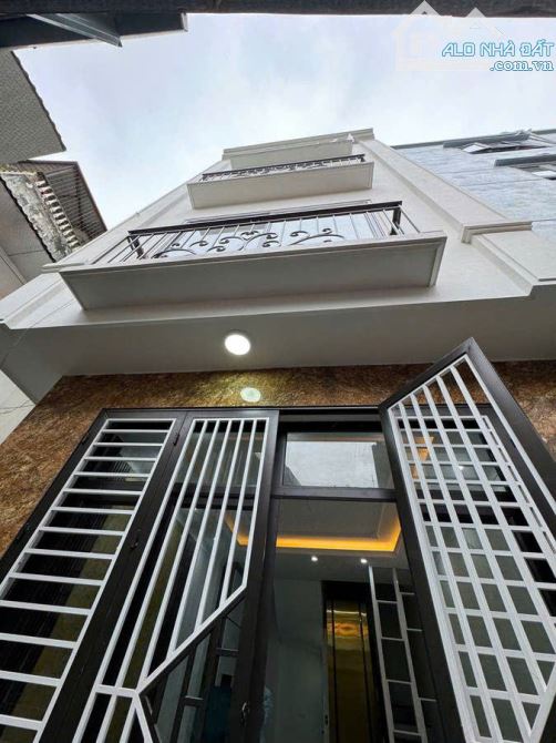 Bán nhà Đại La, Hai Bà Trưng, 20m ra mặt phố, ba gác phi, thang máy, 38m x 5 tầng, 8,5 tỷ