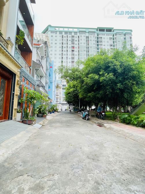 Bán Đất Đẹp Gần Đầm Sen -Hẻm Xe Hơi 8M - Trước Nhà Có Công Viên- 4,1x17.5M- Chỉ 7.9 Tỷ TL
