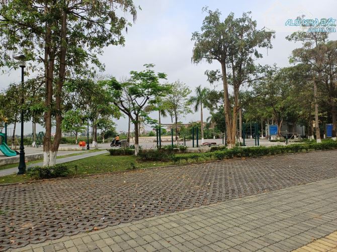 🔥Duy Nhất Lô Đồng Soi Thị Cầu Nhìn Khu Vui Chơi Bên Cạnh Là Hồ Lớn Mt 5m Dt 74m2 Giá 6 Tỷ