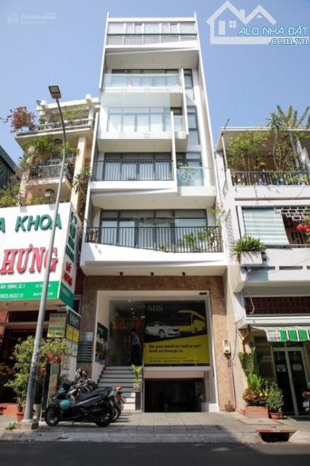 Cực hiếm! Bề ngang 20m! 6 tầng! Toà nhà CHDV Trường Sa - HĐT 200tr/tháng - giá 32 tỷ