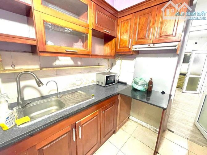 Bán căn tập thể phố Ngọc Khánh - Tầng 1 kinh doanh sầm uất - 90m2 - 3 ngủ ở được ngay