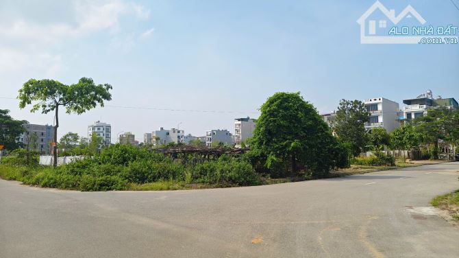 🎐🎐Bán Lô Giãn Dân Yên Mẫn Vạn An Nhìn Chếch Vườn Hoa Mt 5m Dt 75m2 Hướng ĐB Giá 5 Tỷ