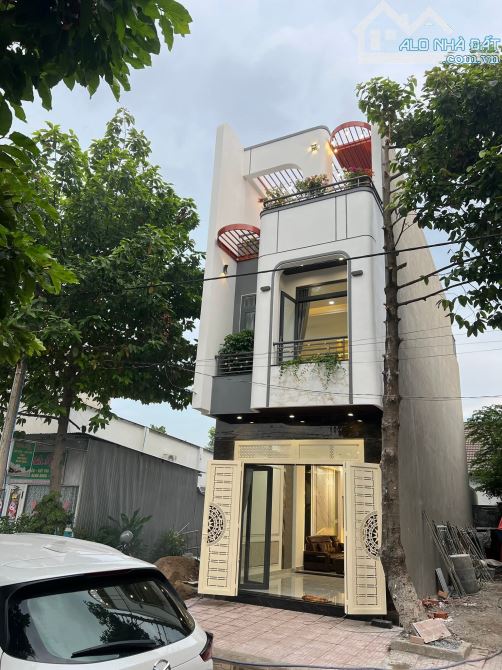 Nhà Sổ Hồng Riêng Phường tân Hạnh Giáp Dĩ an Bình Dương 4 tỷ 300 triệu 3 lầu