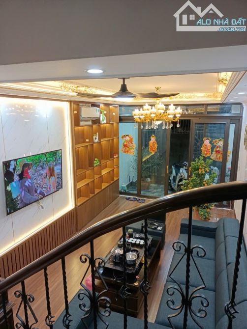 Bán nhà đẹp Thạch Bàn, gần AEON Mall Long Biên – DT 54m² – Giá chỉ hơn 9 tỷ – Hiếm nhà bán