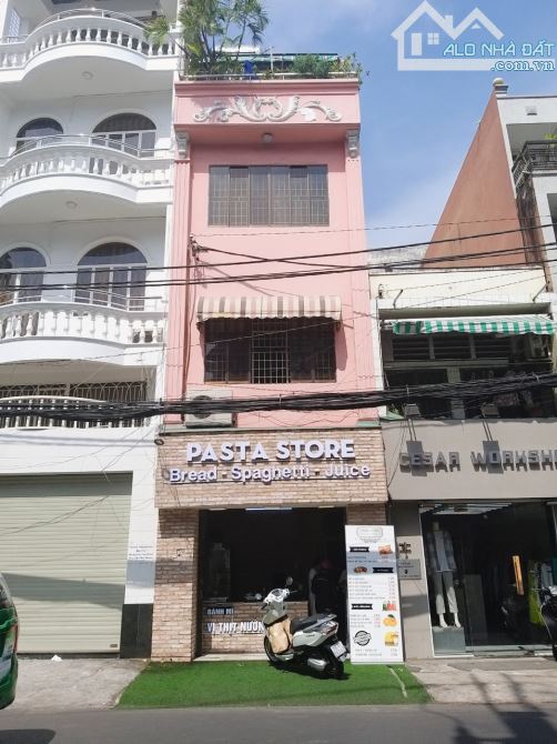 Duy nhất! Mặt tiền 3 Tháng 2, Q.10 (Vạn Hạnh Mall) - 5.5x20m - 4 tầng - HĐT: 120 tr/th -