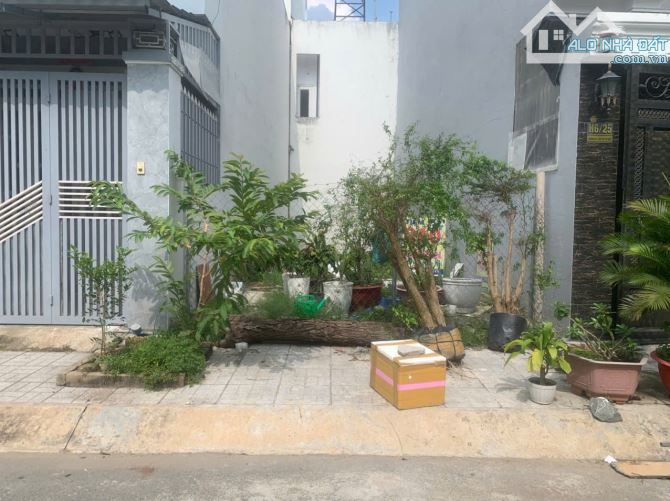 Hàng ngơp chính chủ bán gấp đất đường 12m, Giáp Hóc môn, DT 57,2m2,Giá chỉ 1ty1, Gần chSHR