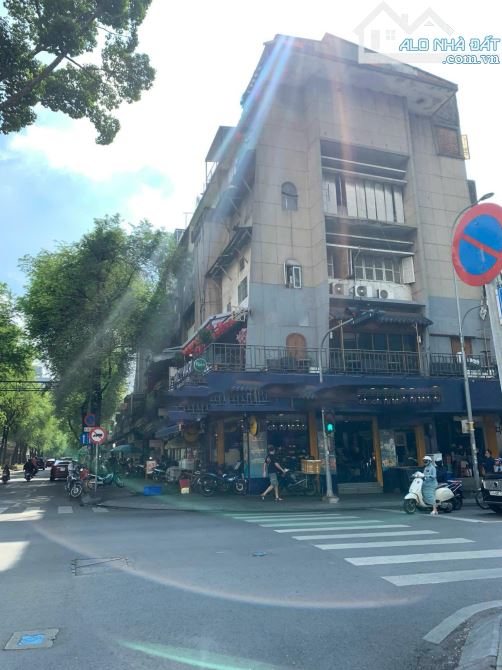 Siêu phẩm căn góc 2 MT Trần Hưng Đạo, Q1, DT: 5x20, 4 tầng, HĐT: 150 trđ, Giá: 60 tỷ