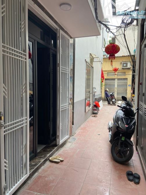 Bán Nhà Giáp Ngoại Đoàn - Xuân La - Tây Hồ - 30Mx5Tầng Giá 6.8 Tỷ