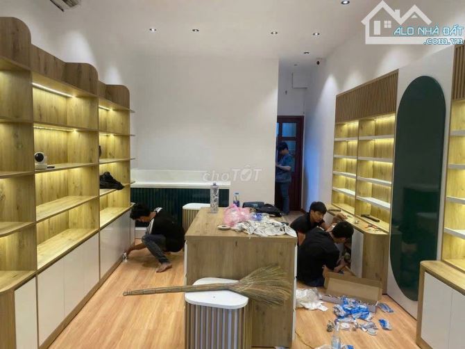 NGỘP NGÂN HÀNG BÁN GẤP TRONG THÁNG - MẶT TIỀN HUỲNH VĂN BÁNH - 57M2 - 3 TẦNG