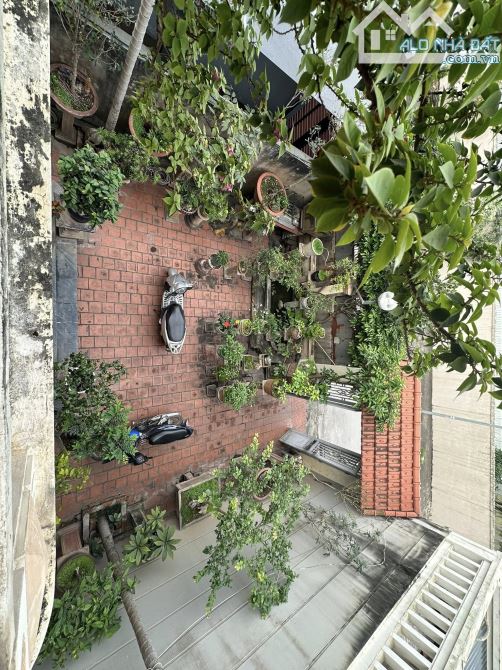 Bán nhà mặt sau trường Việt Pháp, Ngọc Thụy; 176m2*Mt 8m; vỉa hè 2 bên; giá 45 tỷ