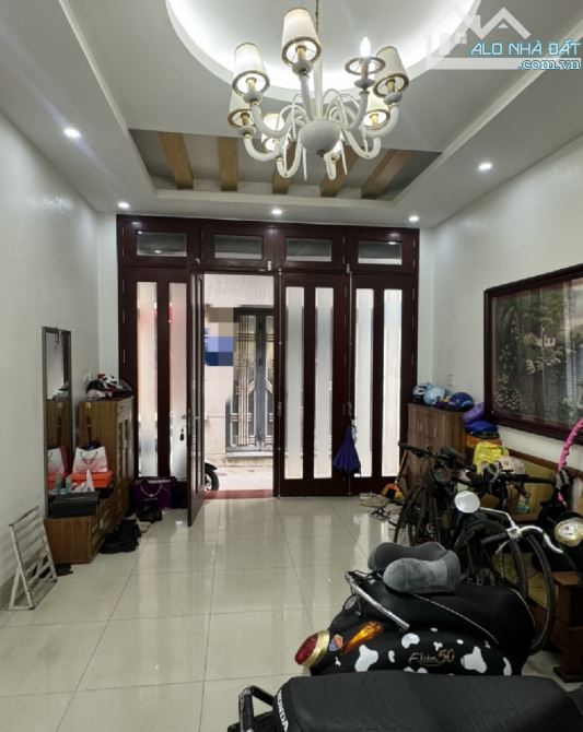 9.2 tỷ Nhà đẹp 5TẦNG MỄ TRÌ 52m2 dân xây y hình