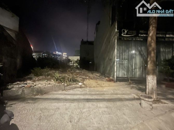Bán lô đất đẹp diện tích lớn mặt tiền đường Tân Phú