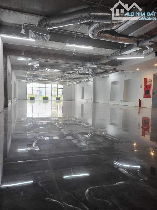 Tòa nhà mặt phố Phùng Hưng, lô góc 9 tầng diện tích 125m² mặt tiền 7.5m