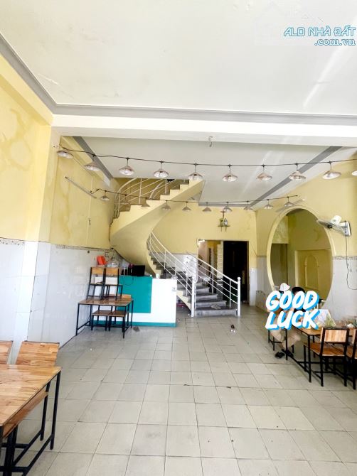 NGÔ QUYỀN ĐÀ NẴNG  NHÀ 2 TẦNG ,DT KHỦNG 180M2 ,NGANG 6,25 ,DÀI 30M  CHỈ 11TYx
