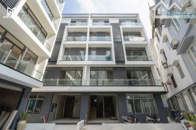 Bán Toà nhà Phố Nguyên Hồng. Đống đa. Diện tích 150m.Mặt tiền 15m Giá 55 tỷ