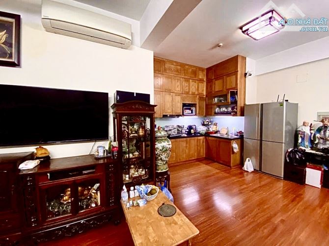 Bán chung cư vip hoàng cầu không có căn thứ hai wiu hồ hai ban công thoáng ở sướng