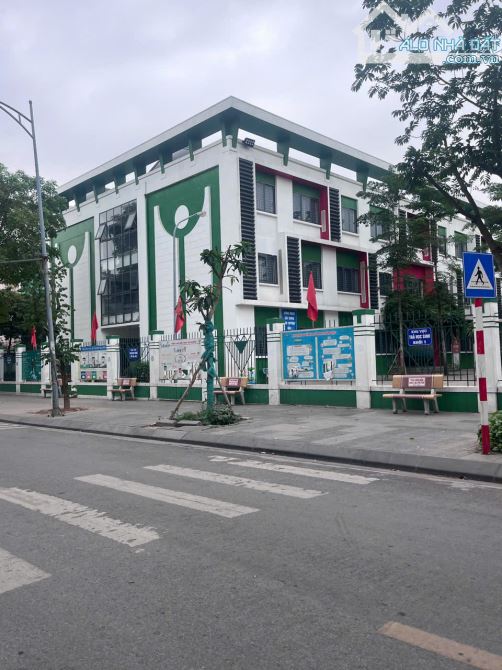 BÁN NHÀ MẶT PHỐ THƯỢNG THANH - LONG BIÊN KHU TÁI ĐỊNH CƯ - VỈA HÈ RỘNG - Ô TÔ TRÁNH - KINH