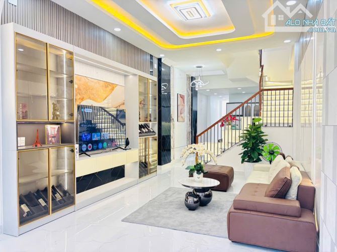 Bán Nhà Q12 - 73M2( 4 x 18.5M )- 2Tầng - HXH- Chỉ 6,23 Tỷ.