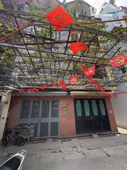 Nhà đẹp ở ngay Dương Quảng Hàm Cầu Giấy. Sổ A4 48m, 4 tầng 5 ngủ MT4m1 Giá 15.5 tỷ