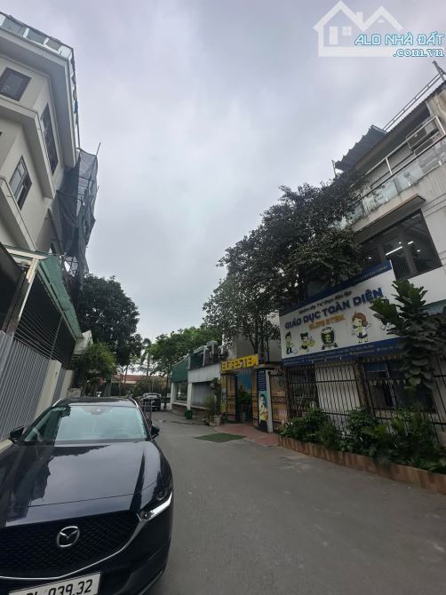 BÁN BT KĐT THÀNH PHỐ GIAO LƯU, 190M2, GIÁ 61 TỶ