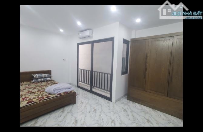 Bán nhà Thạch Bàn Long Biên Hà Nội DT 45m2 * 5 tầng * 4m * 5,9  tỷ
