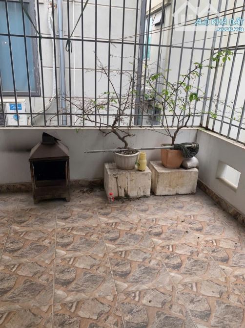Bán Nhà Tân Mai Sát Hồ Đền Lừ, Ô Tô Đỗ Cửa 33m, 5 tầng, giá  9.2 tỷ