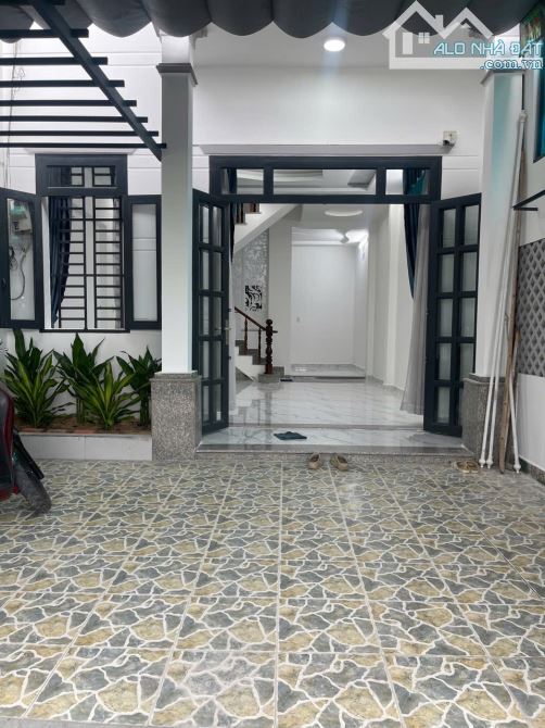 Bán nhà 2 tầng  tiền nhựa KDMB. Xã Xuân Thới Sơn , HM. 103m2. Giá 5 tỷ 50tr