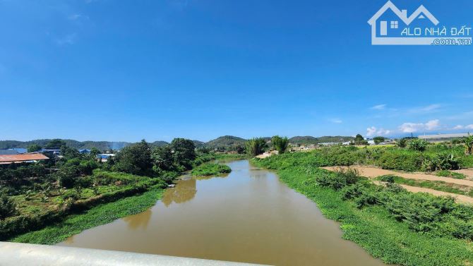 Hai mặt thoáng, view sông, đường nhựa, chưa tới 2Ty