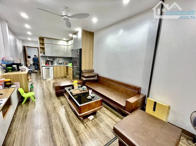 Nhà  phố Trần Cung. Gara ô tô, Ô TÔ tránh.  Kinh doanh. Than 52m2 7 tầng. Mt 3,8m. 18,8 t