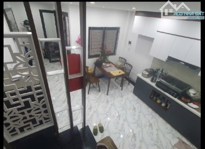 Bán nhà Thạch Bàn Long Biên Hà Nội DT : 30m2 * 5 tầng * 4,3m * 5,35  tỷ