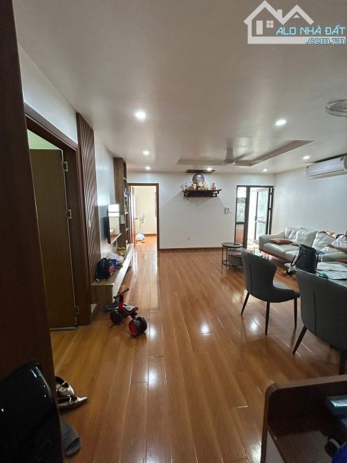 Bán căn hộ chung cư Hatesco Hưng Thịnh: dt 80m, 3 phòng ngủ, giá 4.6 tỷ, sổ đỏ lâu dài