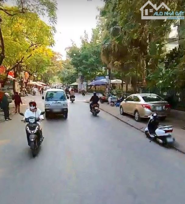 Cực phẩm phân lô Trần Cung, ôtô tránh, vỉa hè, gara ôtô, thang máy, thông sàn KD, 56m² 7T