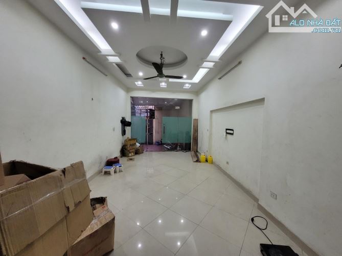 Trần Khát Chân- Nhà dân xây- Vị trí đẹp- Gần phố- Diện tích rộng- Mặt tiền 5m- 8 tỷ hơn