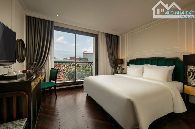 Bán khách sạn mặt phố Hàng Gai 170m2 x 11 tầng- 40 phòng - Giá 195 tỷ. Dòng tiền 2.8 tỷ/th - 10