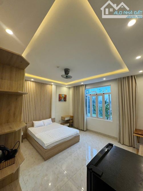 Bán tòa căn hộ 5 tầng, 9 phòng, dòng tiền 45 triệu/tháng, đường 15m Trường Sa. DT 100m2 - 10
