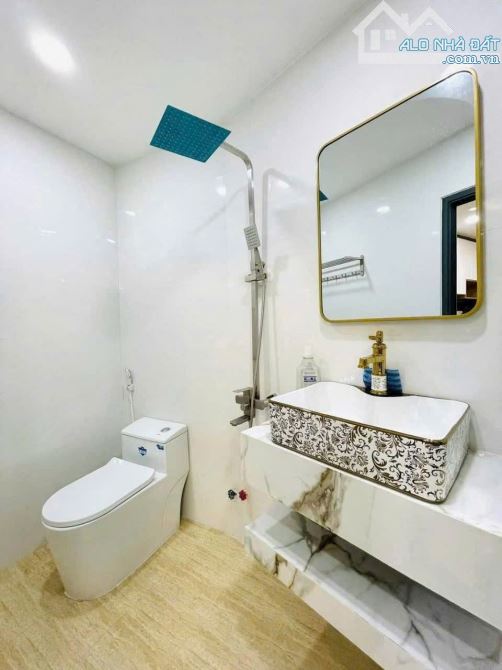 4 tỷ còn 3 tỷ 750. Bán nhà 60m² gần hồ bơi Vân Đồn. Xây 1 trệt lửng 3 lầu, hẻm 6m. Sổ sẵn - 10