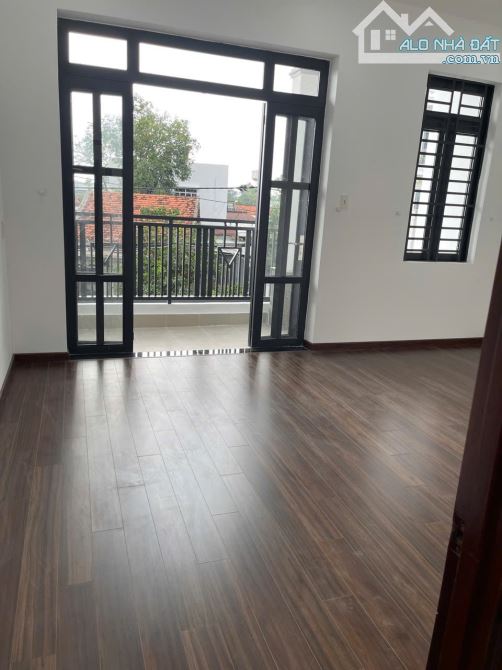Bán nhà 2 tầng  tiền nhựa KDMB. Xã Xuân Thới Sơn , HM. 103m2. Giá 5 tỷ 50tr - 10