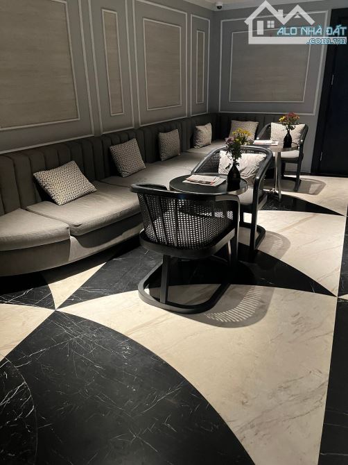 Bán khách sạn Phố cổ, mặt phố Hàng Bè, Cầu Gỗ 160m2, 11 tầng, 4 sao, tuyệt đẹp, 162 tỷ.