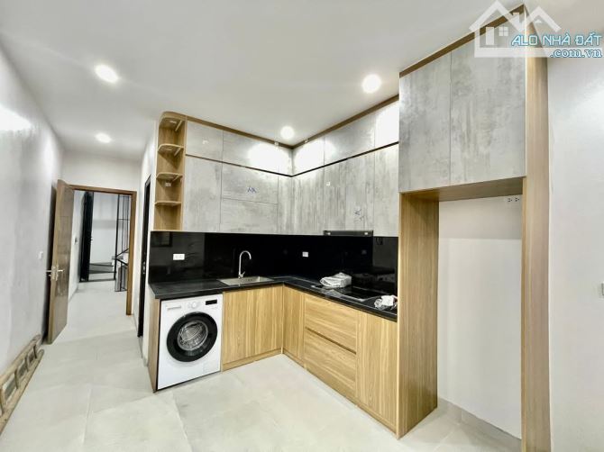 Nhà  phố Trần Cung. Gara ô tô, Ô TÔ tránh.  Kinh doanh. Than 52m2 7 tầng. Mt 3,8m. 18,8 t - 11