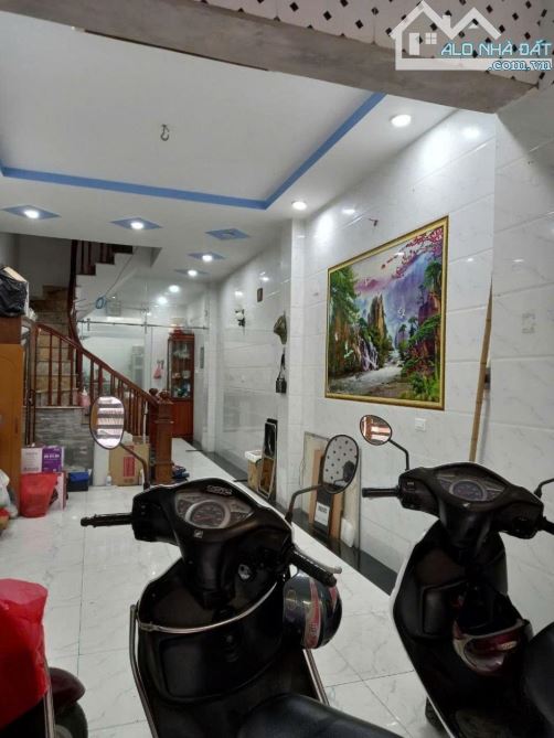 14 TỶ - 50M² - PHÂN LÔ VỈA HÈ - GẦN GA TÀU ĐIỆN - CÁCH PHỐ QUANG TRUNG 50M Nhà 4 tầng - 1