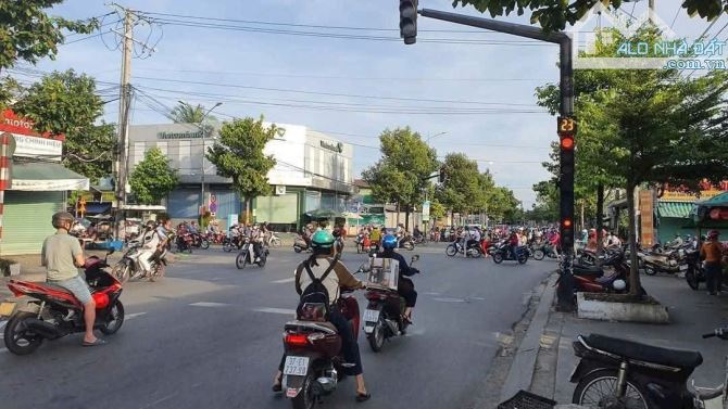 Bán Nhà Mặt Tiền Lê Hồng Phong , Tp Dĩ An - Bình Dương , Đang Cho Thuê 23 Triệu - 1
