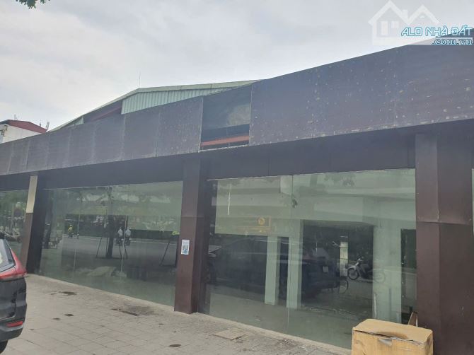 Đất Mặt phố Phạm Văn Đồng 775m2, Mặt tiền 18m, lô góc, vỉa hè đá bóng, 324 triệu/m2 - 1