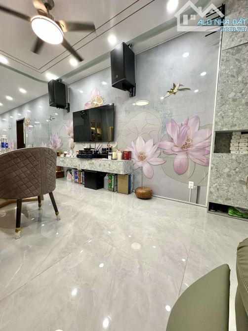 NHÀ CHỦ XÂY RẤT ĐẸP - KHU D2 - 67M2 - SỔ NỞ HẬU HƠN 4M - 2 TẦNG - 4PN - HẺM XE HƠI - - 1